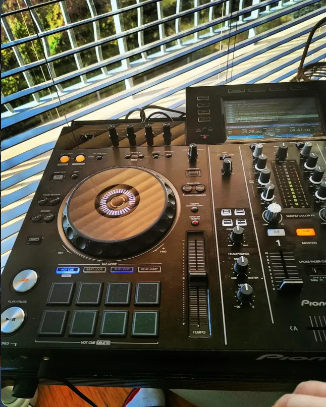DJ Danny – DJ