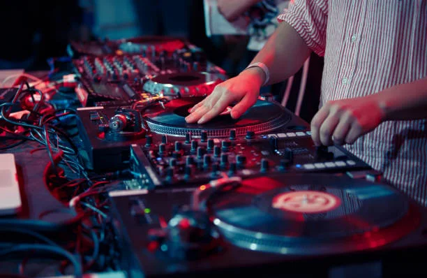 DJ Grzesiek – DJ